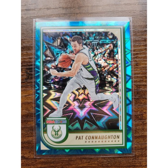 2022-2023 NBA Hoops #49 Pat Connaughton - Teal Explosion - Milwaukee Bucks - NBA - Picture 1 of 3